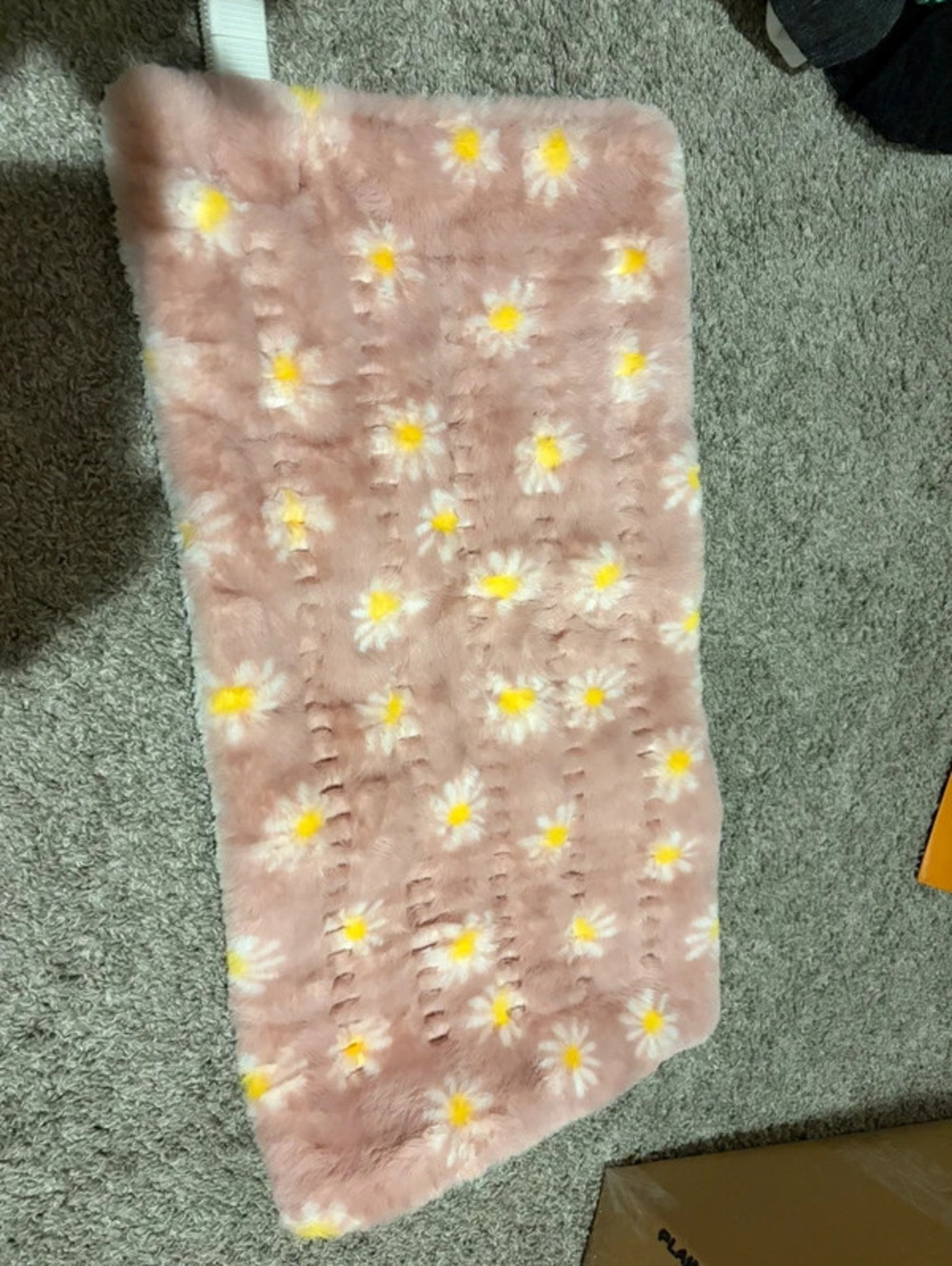 GogoTomo Electric Heating Pad with Daisy Print Faux Fur Cover